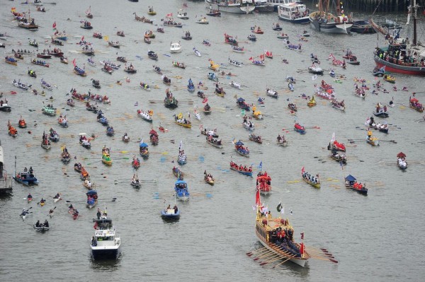 A+general+view+of+the+Diamond+Jubilee+Thames+River+Pageant+led+by+the+rowbarge+Gloriana