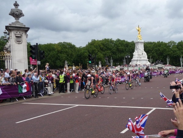 13 Men's triathlon at Buckingham Palace