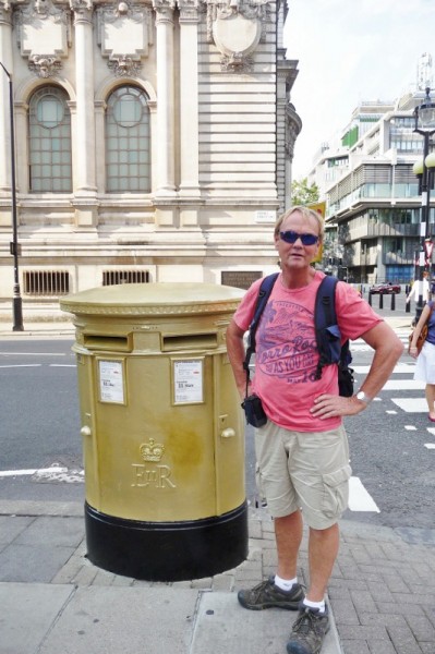17 A gold letterbox in Westminster