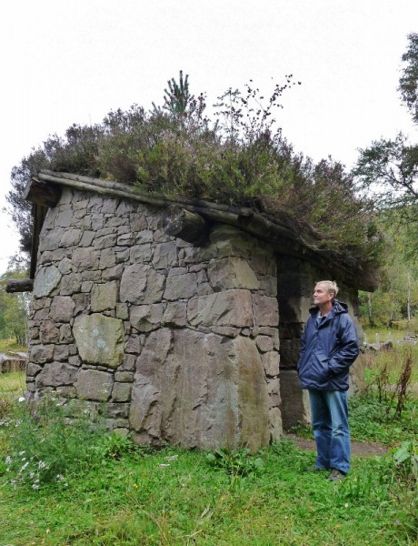 183a Beinn Eighe conservation hut complete with tree on top