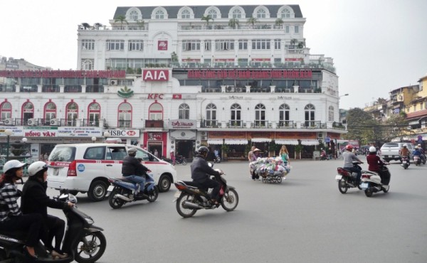 How To Cross The Road In Hanoi....