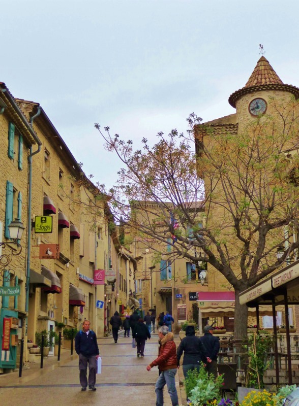 Rodney shopping in Châteauneuf du Pape
