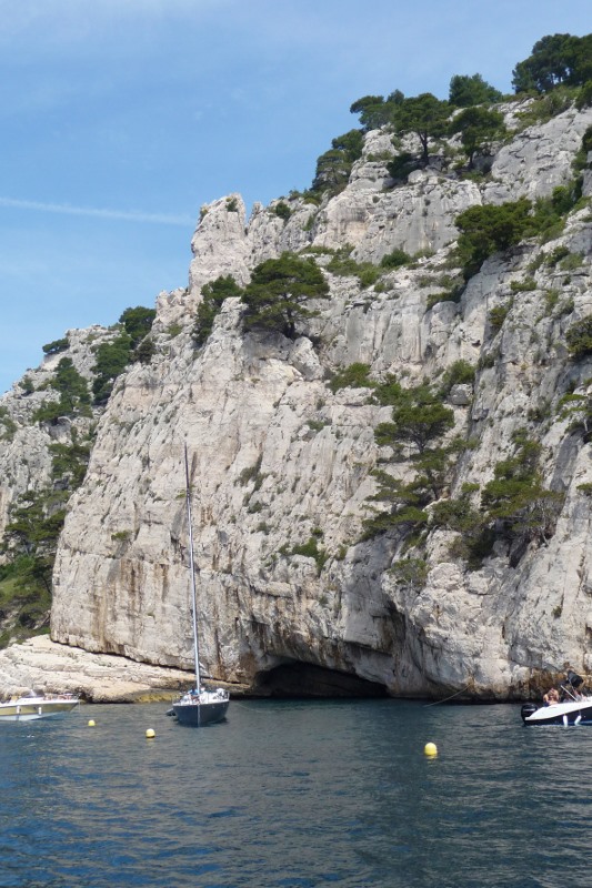 'God's finger' aabove the 'Devil's hole' in En Vau