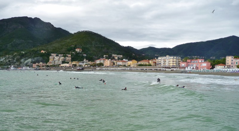 Levanto surfer
