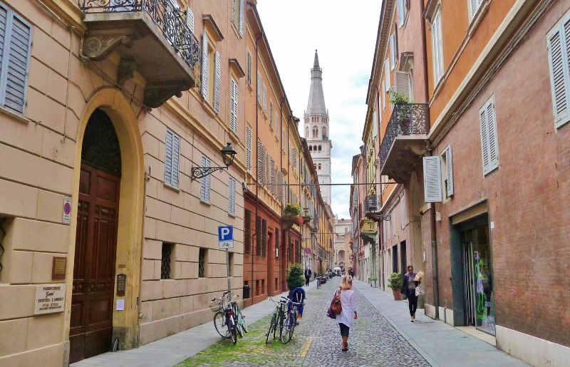 Wandering the streets of Modena
