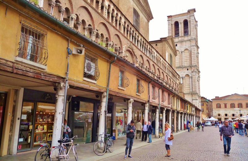 Medieval shops built along the side of the cathedral