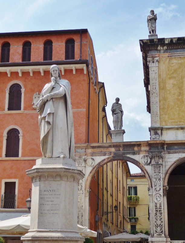 Dante and friends having a good think about something...