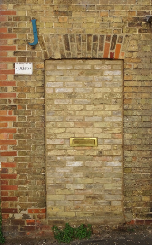 Cant work this door out.....