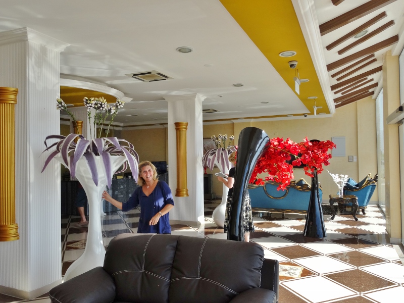 Dreamhouse Apartments Foyer