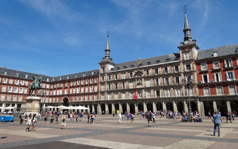 King Philip III and Laura in Plaza Mayor