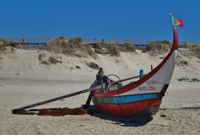 Fisherman on Praia da Vagueira 