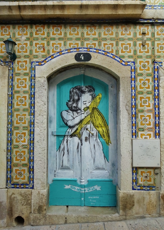 Doorway in Rua Jorge Nunes Sesimbra