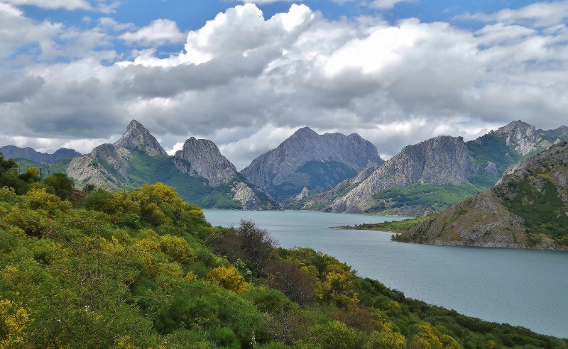 The Embalse de Riaño 