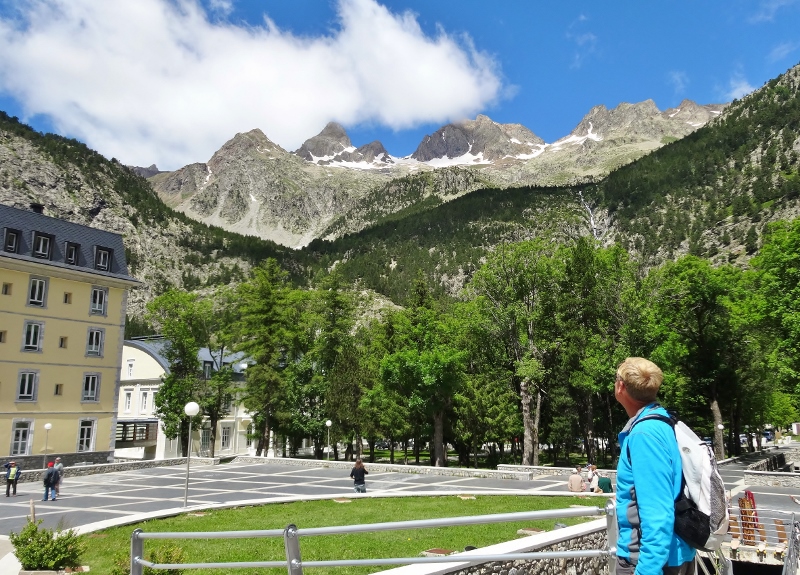 Rodney at Balneario de Panticosa looking up to Vignemale