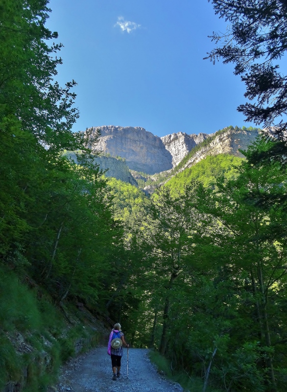 Heading off on the hike in the Valle de Ordesa