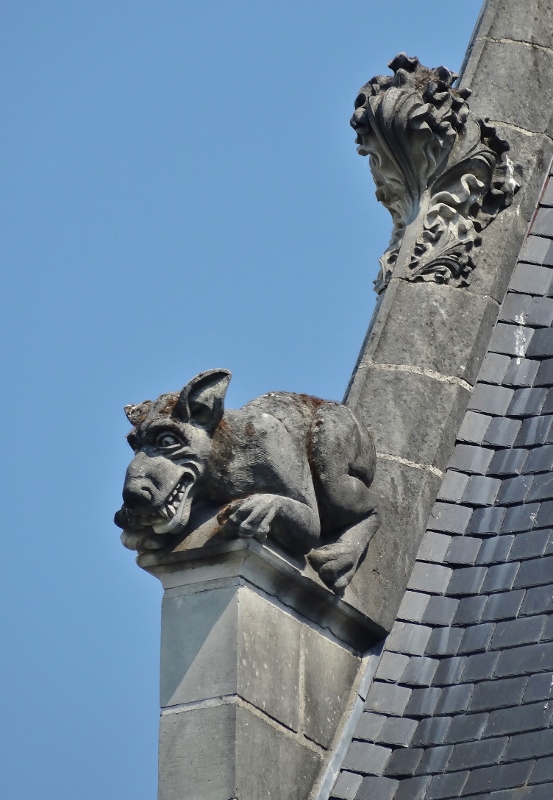 Pulling faces on the Chateau des Ducs de Bretagne