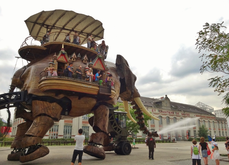  The Grand Éléphant squirting 
