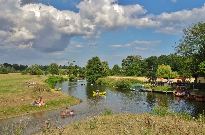  Summer fun on the River Stour