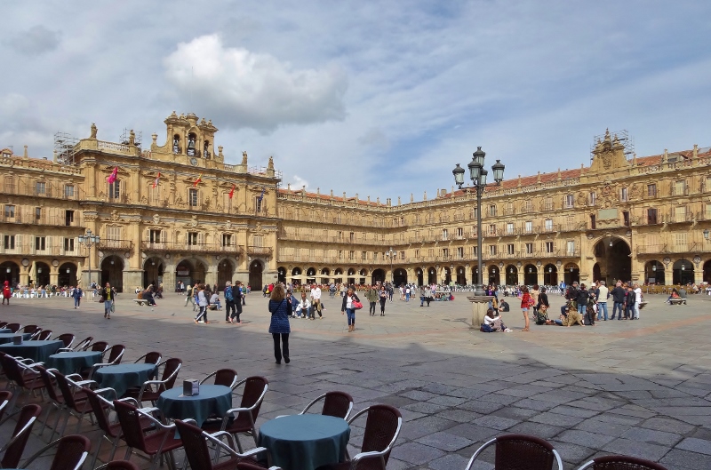 Early evening and there are people arriving in the Plaza Mayor Salamanca