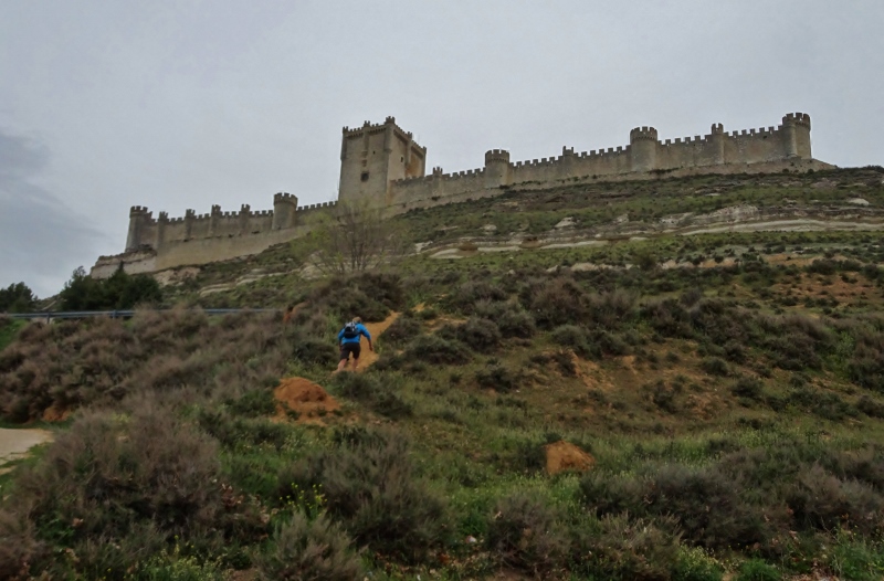 Rodney struggling up to Castillo Peñafiel 