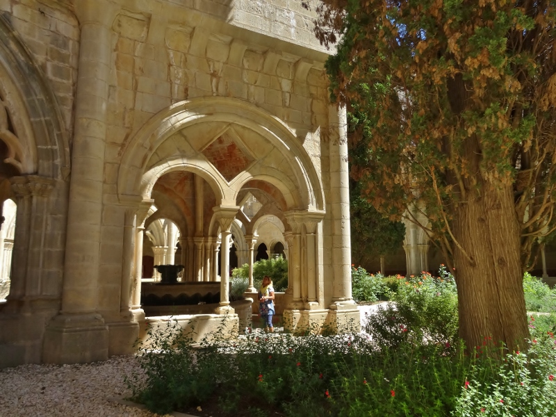Reflecting in the cloisters of the Monestir de Poblet