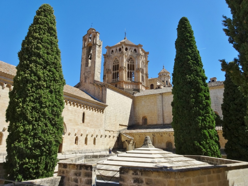 The upper level of the cloisters in the Monestir de Poblet