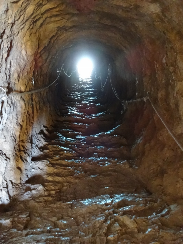 Inside the completely dry but very slippery tunnel 