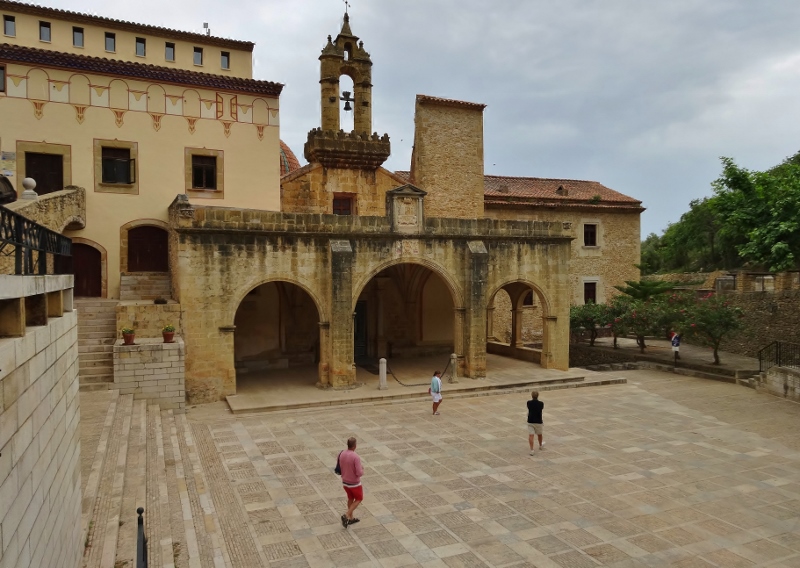 Three wanderers at the Real Santuario de la Virgen de la Fuente de la Salud