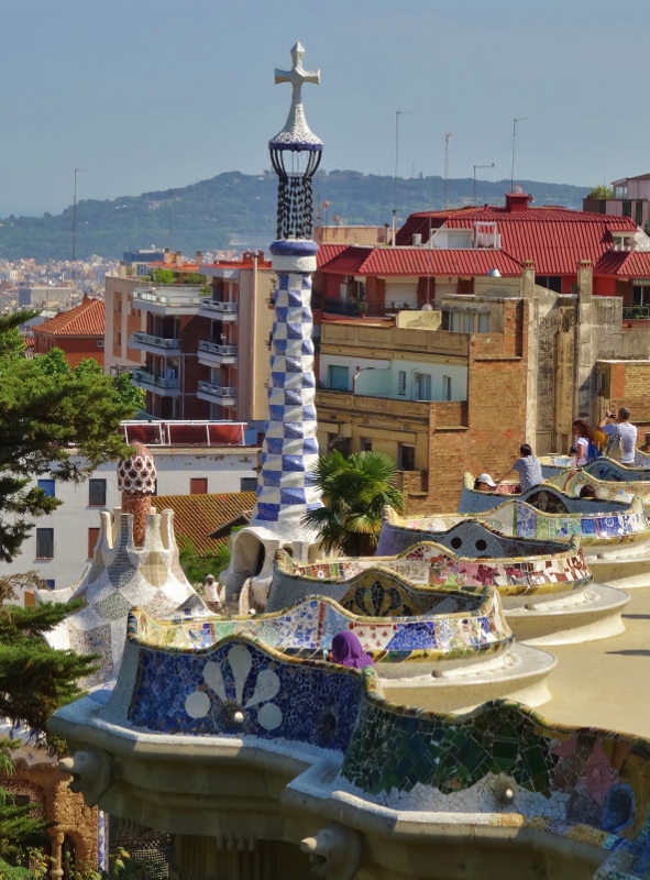 Gaudis rippling bench in Parc Güell