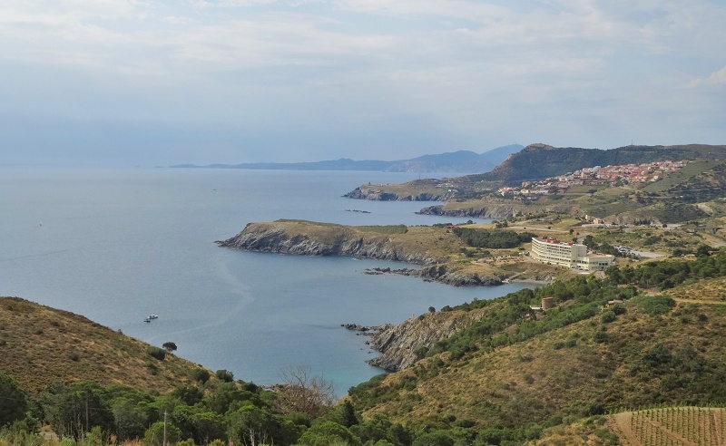 View over the last stretch of the French Cote Vermeille from Cap Rederis