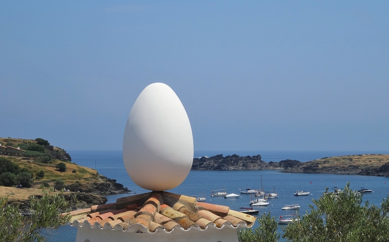 Dali liked eggs even on the roof of his house