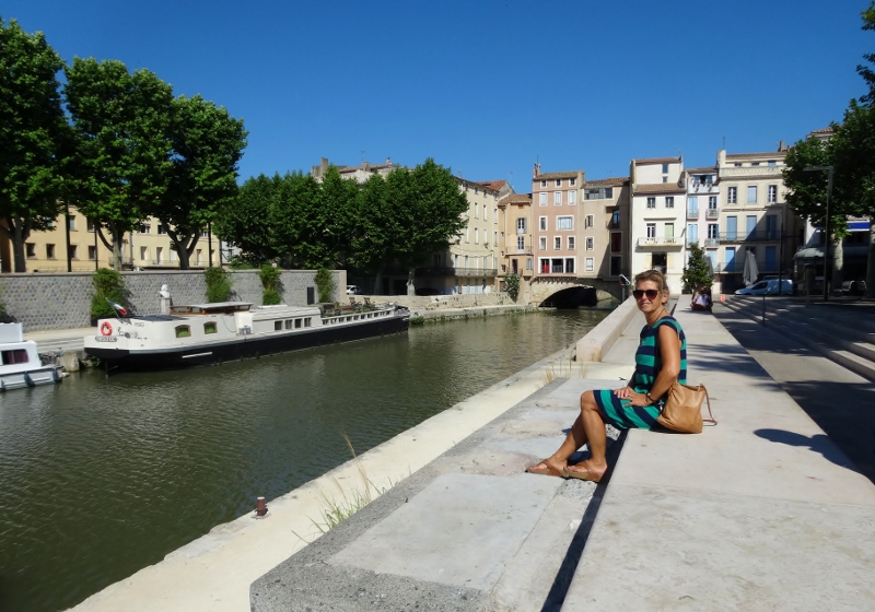 Beside the Canal de la Robine in front of the Pont des Marchands