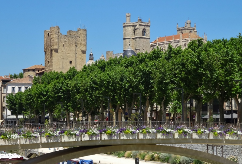A flowery bridge over the Canal de la Robine