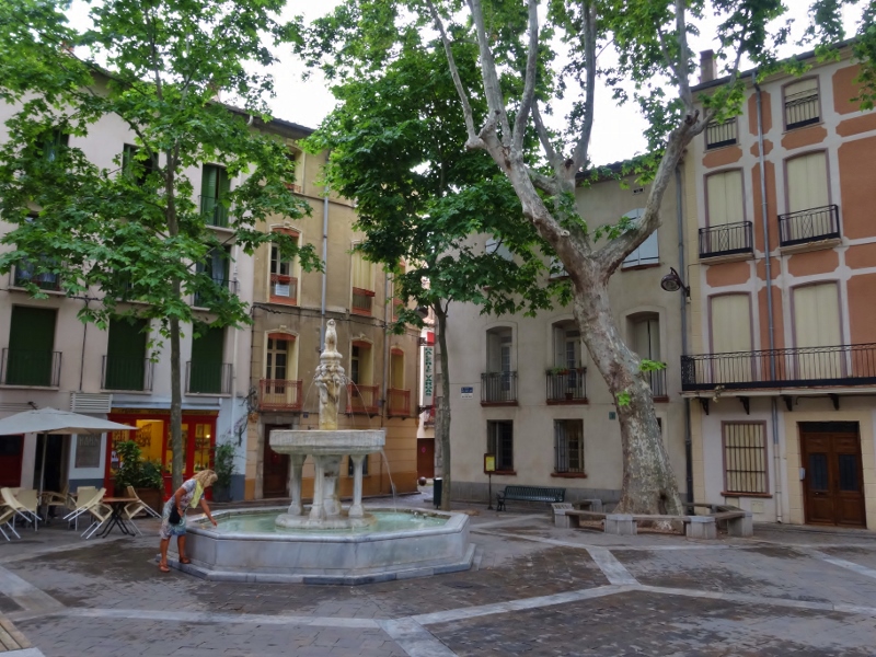 Place des 9 Jets in Cerét
