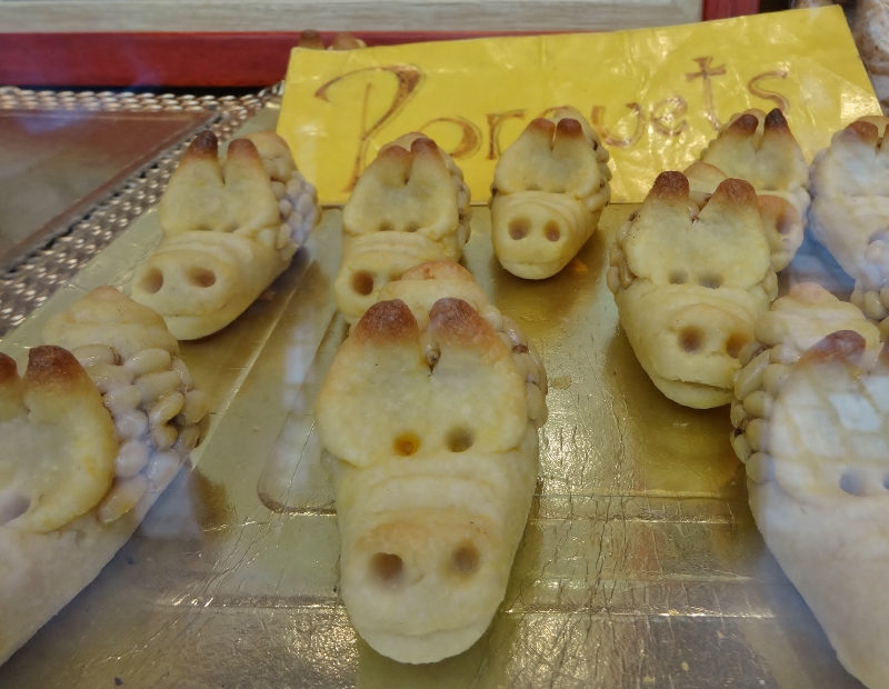 Piggy biscuits in a Camprodon bakery