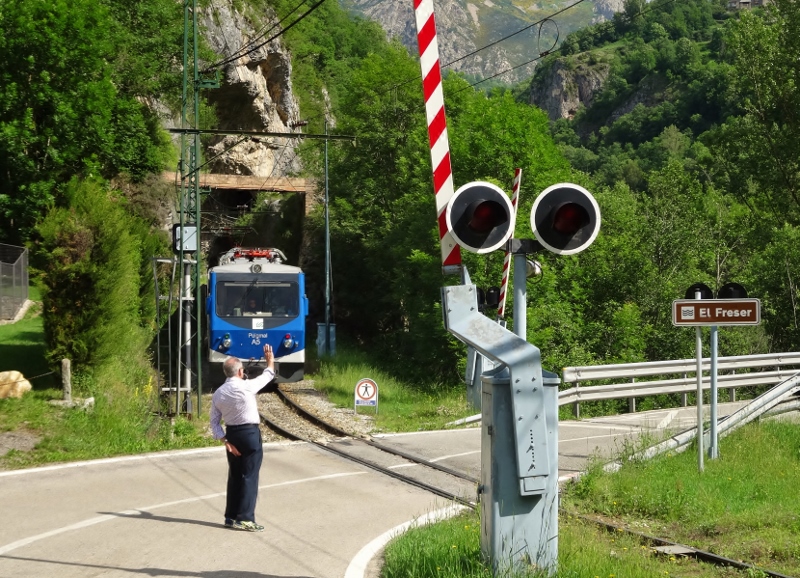 Who needs railway crossing signals when you can use your arms 