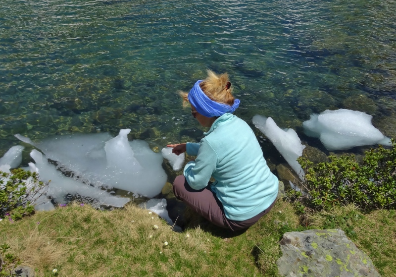 Playing with icebergs