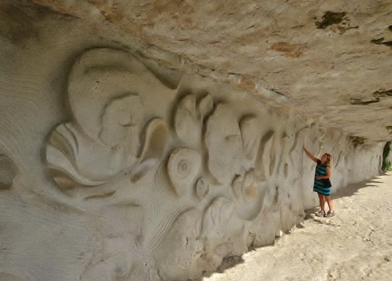The beautiful bas relief on the Chemin de Halage 