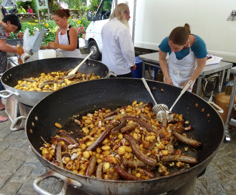 Sausages and potatoes Breton style