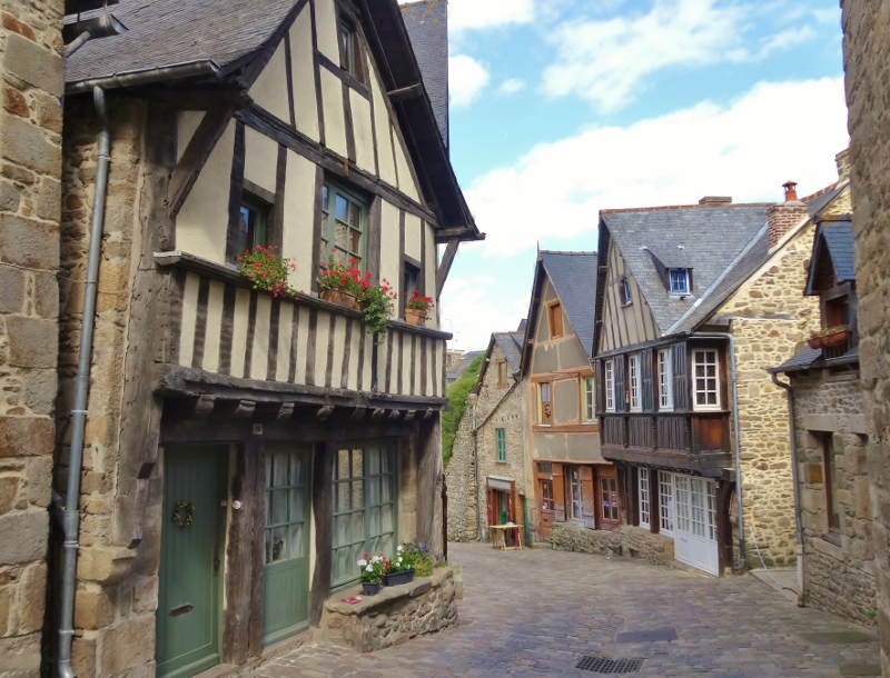 Dinan houses