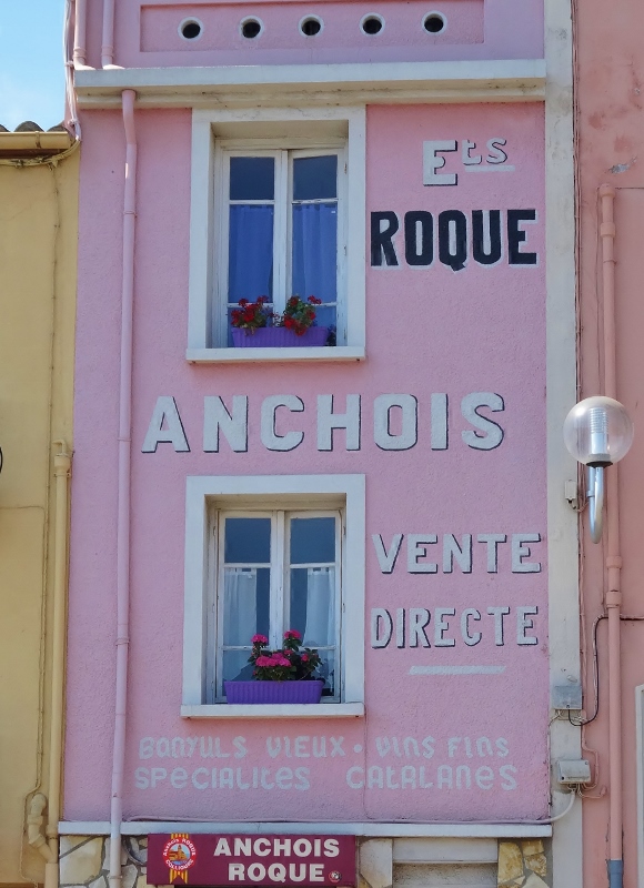 Advertising in big way in Collioure