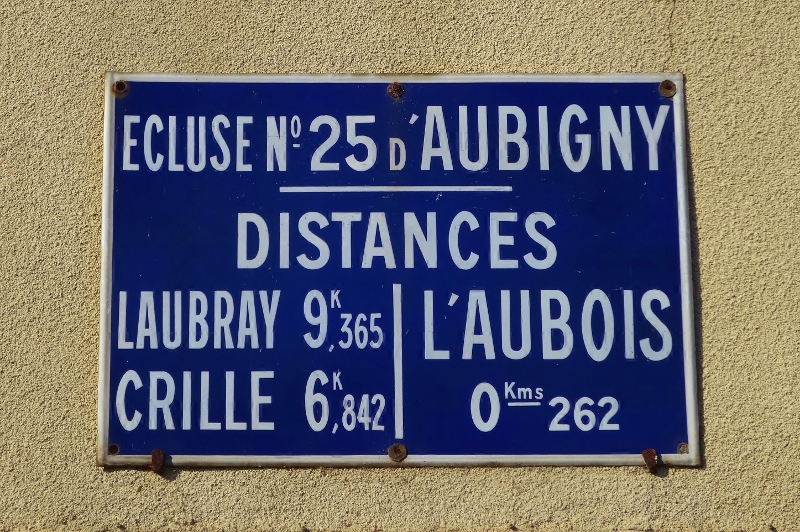 Canal distance marker 