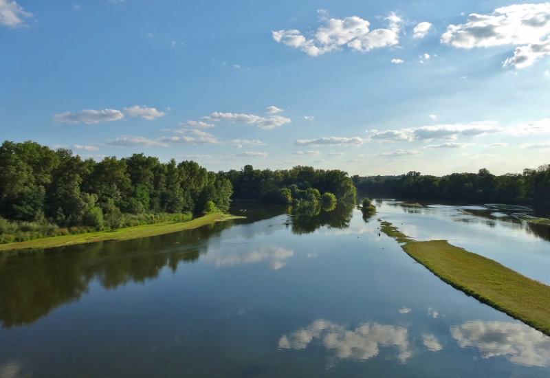 The lovely view of the River Allier from the Pont Canal du Guétin