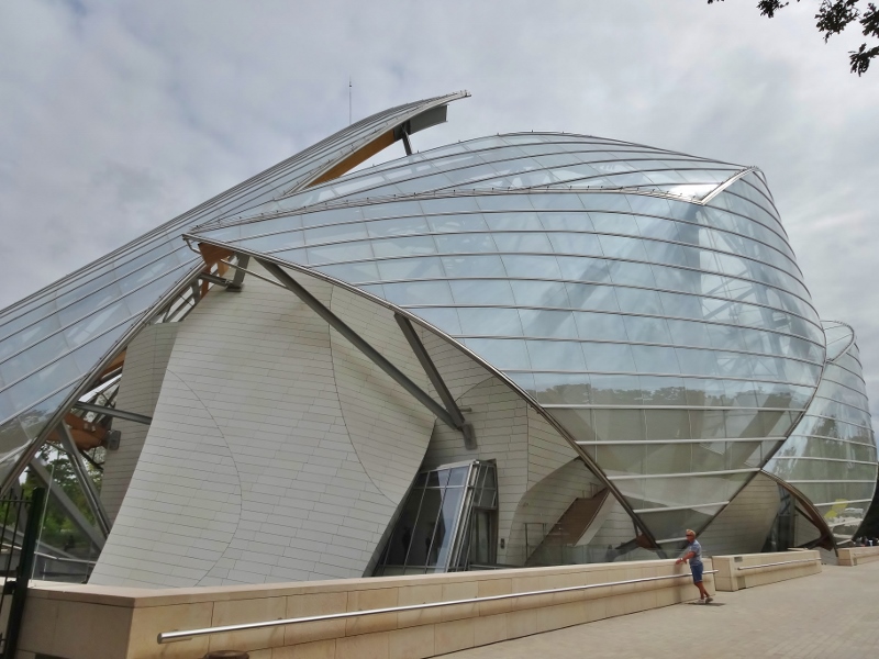 The shiny Fondation Louis Vuitton