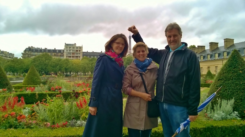 Julia Laura and Kevin strolling Paris in the rain