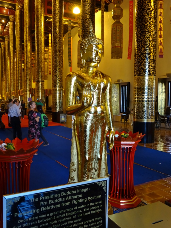 A position that everyone should take occasionally. Seen in Wat Chedi Luang Chiang Mai 