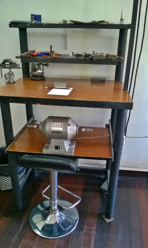 My workstation waiting for me to become an artiste....