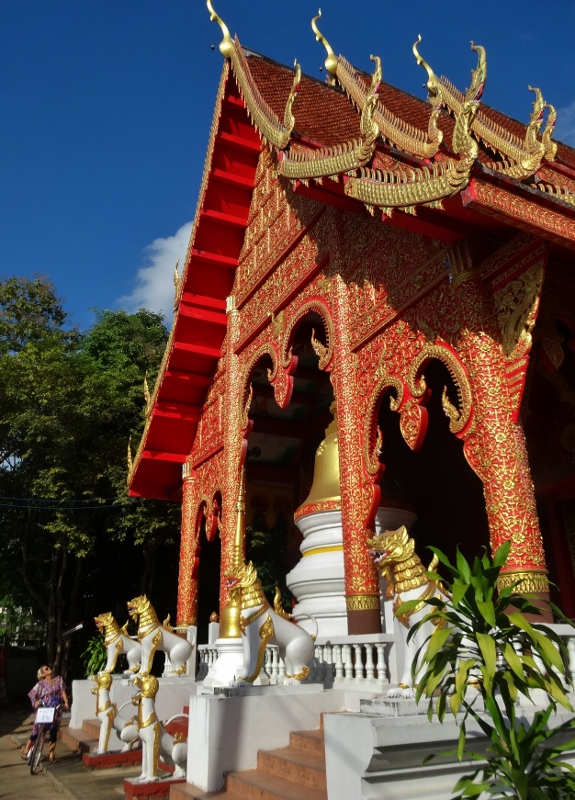 Cyclin past the Chiang Yuen Temple in Chiang Rai