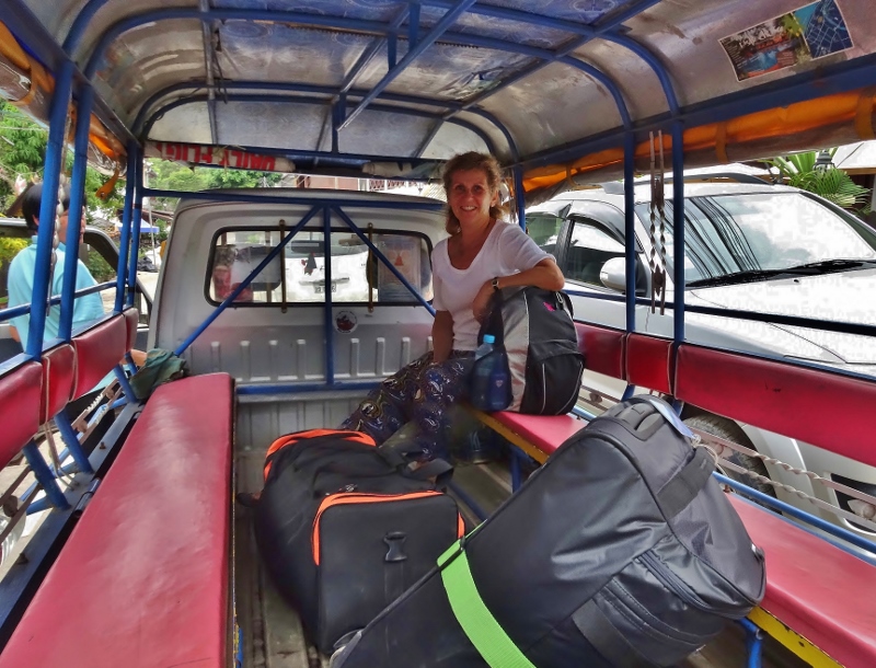 Jumbo taxi to Luang Prabang bus station 