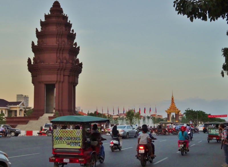 Crazy traffic at the Independence Monument in Phnom Penh